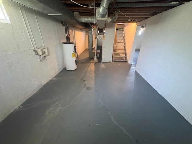 Building Photo - 525 S Everett.