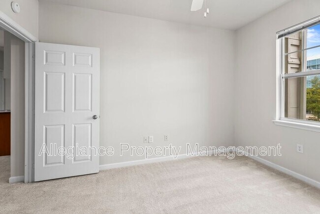 Building Photo - 12929 Centre Park Cir