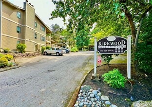 Building Photo - 2Bd/2Ba Kirkland Condo