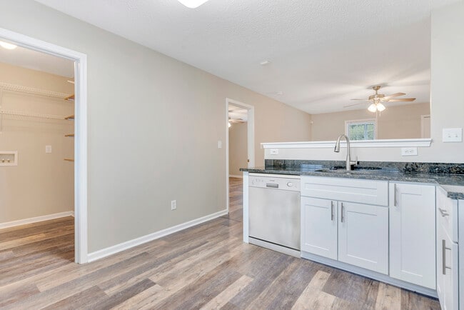 Building Photo - 2046 Samantha Dr