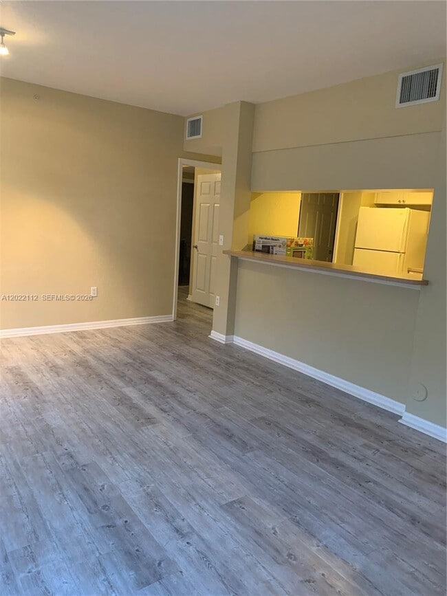 Building Photo - 6572 W Sample Rd