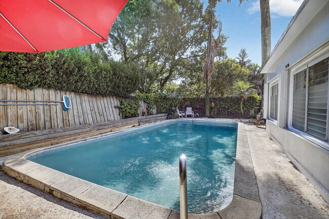 Building Photo - 501 SW 5th St