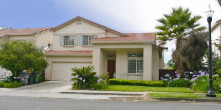 Building Photo - Newer Evergreen home faces neighborhood park - Great Evergreen schools