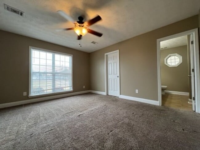 Building Photo - 4 Bedroom, 2 Bath Home in Lee County!