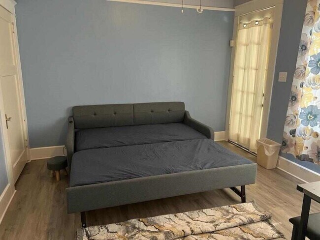 Building Photo - Studio for rent with Pool!