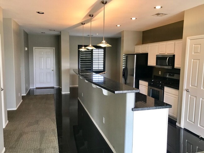 Building Photo - Great Townhouse over lookings TPC Summerli...
