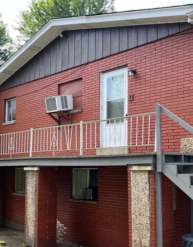 Building Photo - 100 Woodland Rd