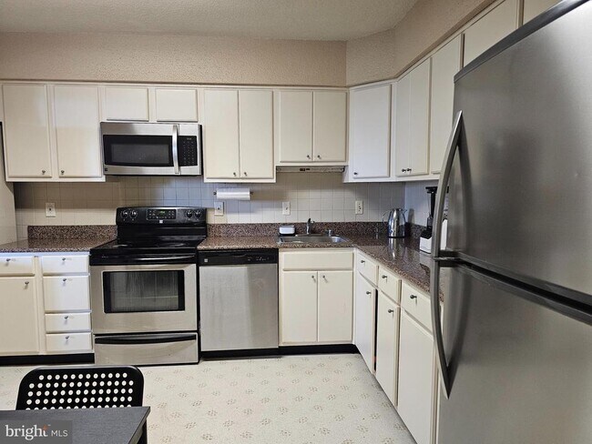 Building Photo - 3709 S George Mason Dr