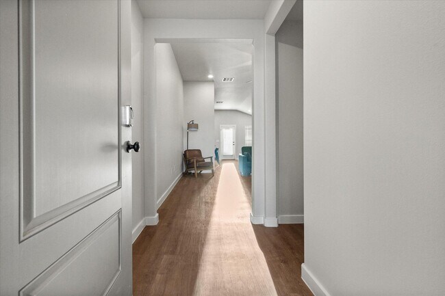 Building Photo - 2126 Langford Ave