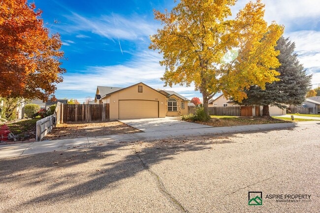 Building Photo - 3 bed 2 bath home