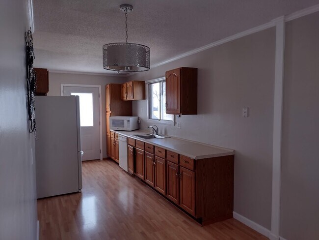 Kitchen and eating area - 1111 Clifton St NE