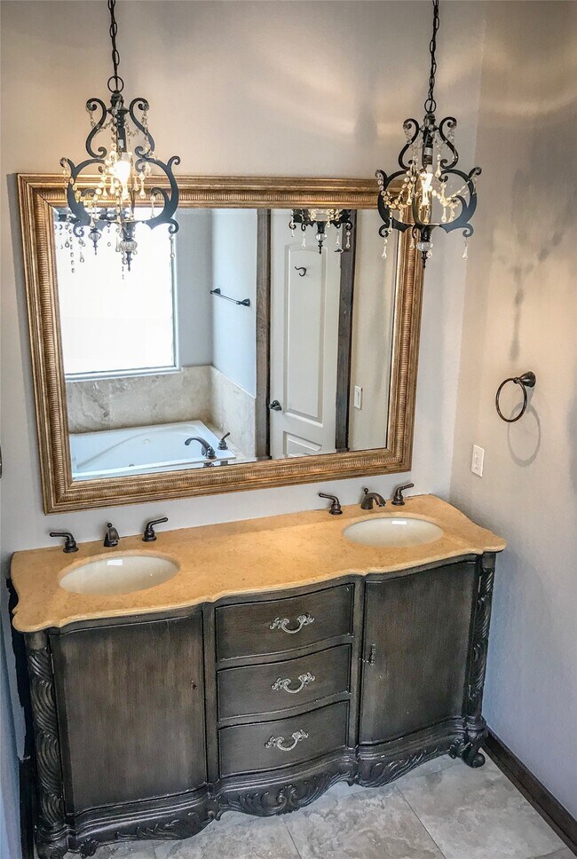 Building Photo - 1432 W 21st St