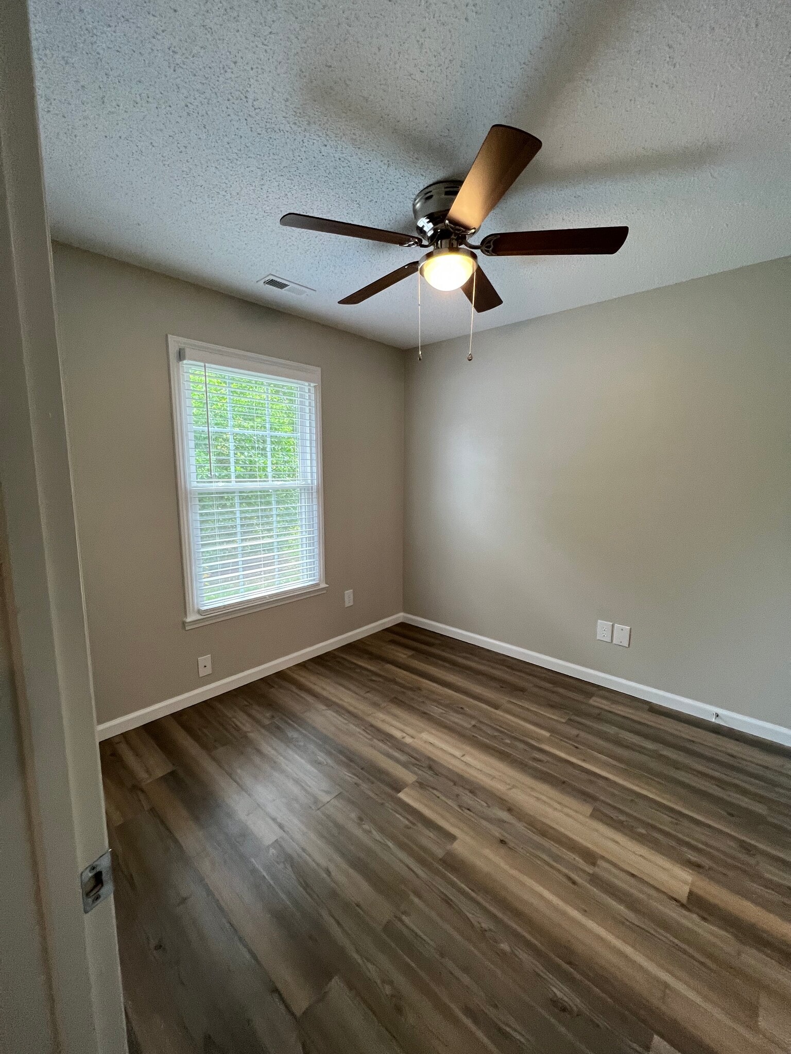 Building Photo - 2104 Rolling Ridge Dr