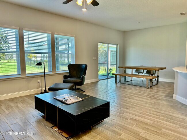 Building Photo - 124 Killarney Ave