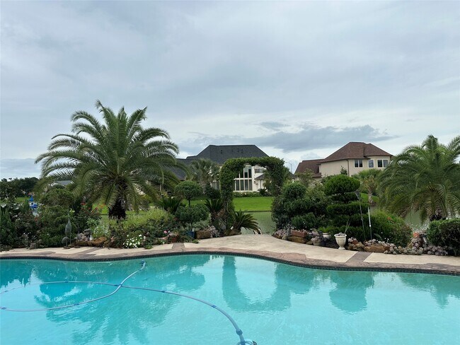 Building Photo - 1731 Parklake Village Dr