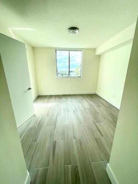 Building Photo - 1000 NW 7th St