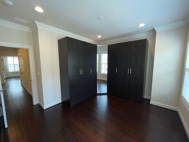 Building Photo - 619 Sprintsail Way