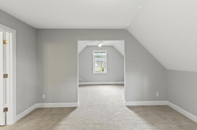 Building Photo - 2505 Eastway Dr