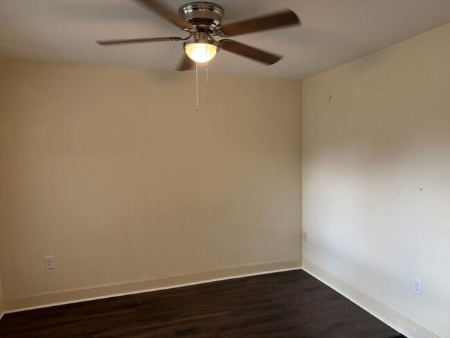 Building Photo - 3943 Elsmere Ave
