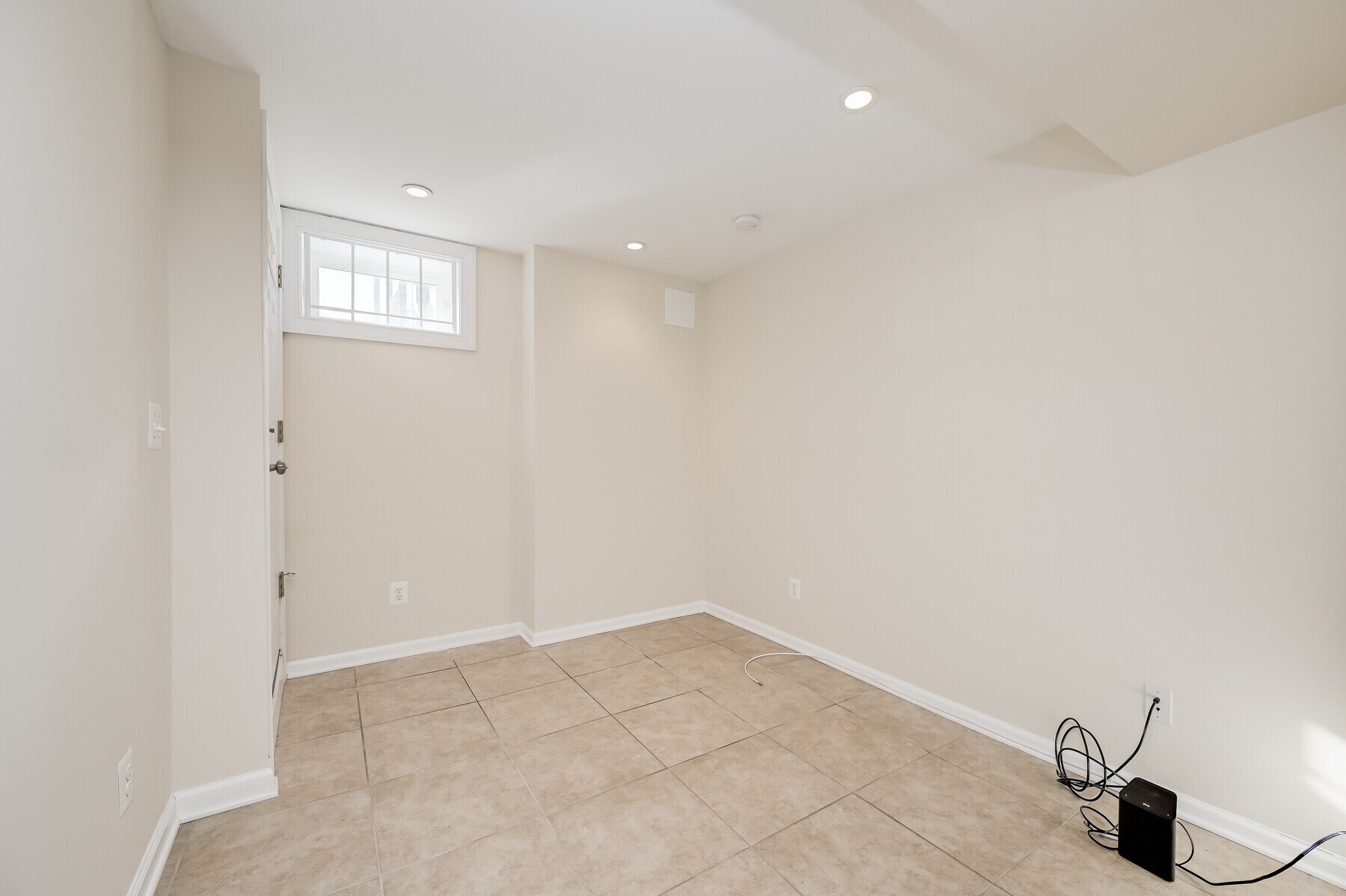 Foyer/ den - 1873 3rd St NW
