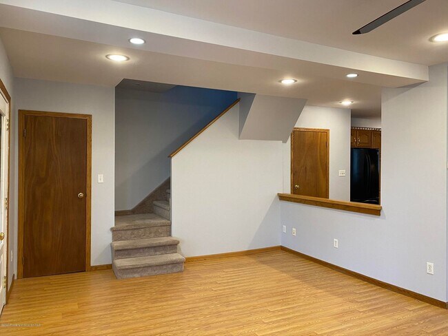 Building Photo - 116 E Elm St