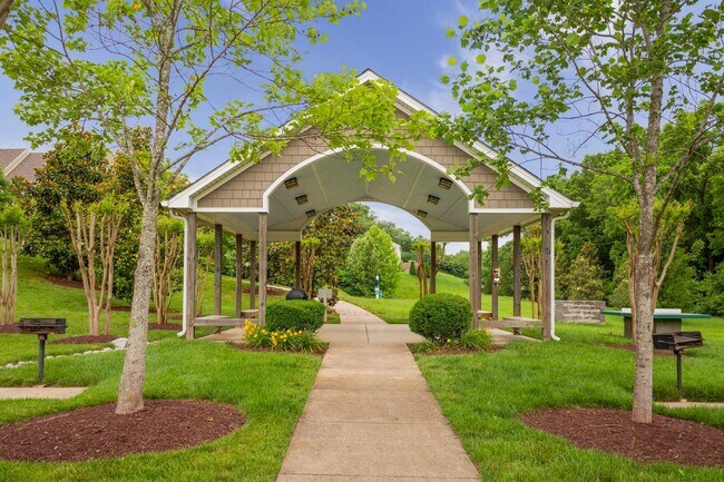 Building Photo - Beautiful Lenox Creekside Condo in Antioch