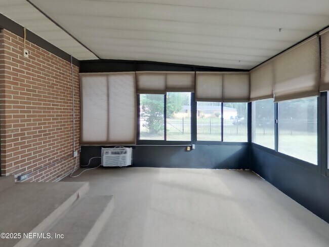 Building Photo - 8588 Lamanto Ave N