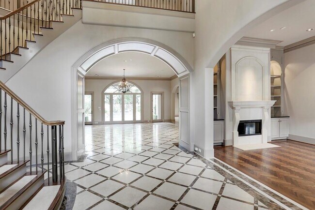 Building Photo - 5528 Holly Springs Dr