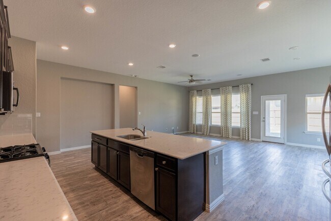 Building Photo - 8603 Pinto Cyn