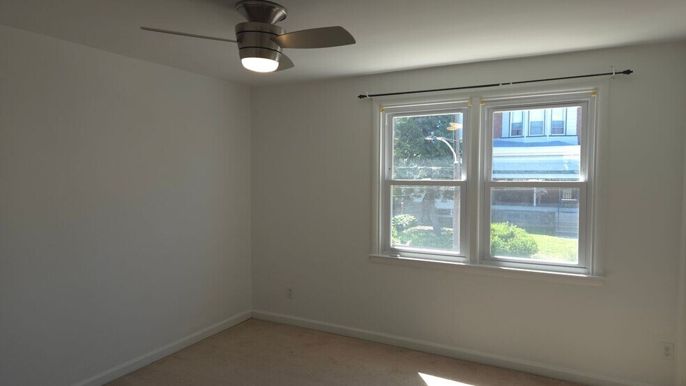 Building Photo - 356 Krams Ave