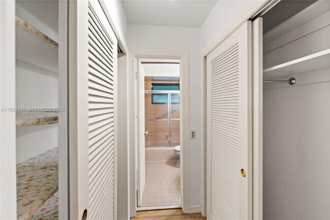 Building Photo - 736 Alhambra Cir