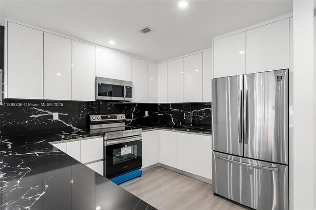 Building Photo - 9405 SW 76th St