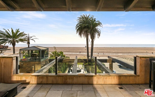 Building Photo - 964 Palisades Beach Rd