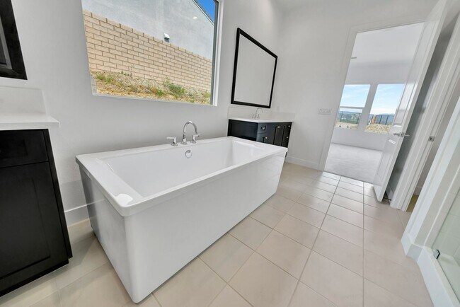 Building Photo - 30000 N Camino los Robles