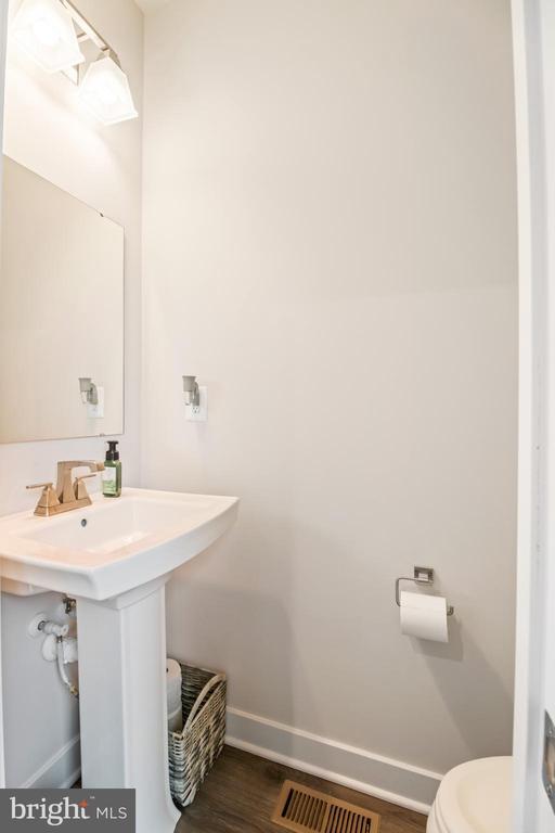 Building Photo - 646 Lakemont Dr