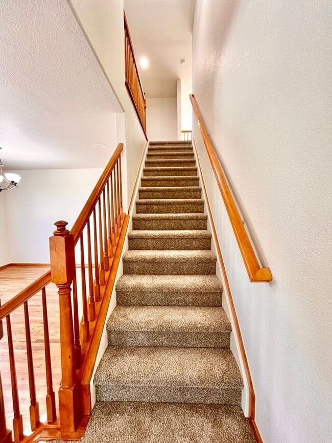 Building Photo - Beautiful 4 bed/ 3 bath Home with Office!