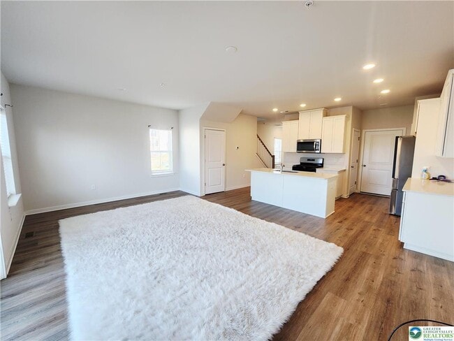 Building Photo - 7699 Clayton Ave