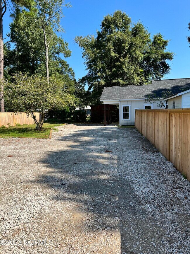 Building Photo - 4105 Peachtree Ave