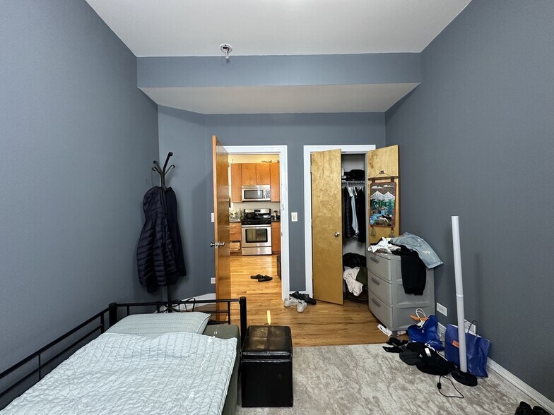 Building Photo - 2835 N Damen Ave