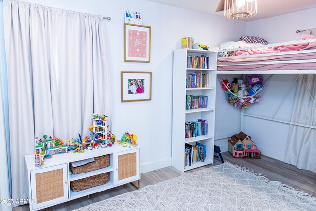 Building Photo - 2679 E Vermont Ct