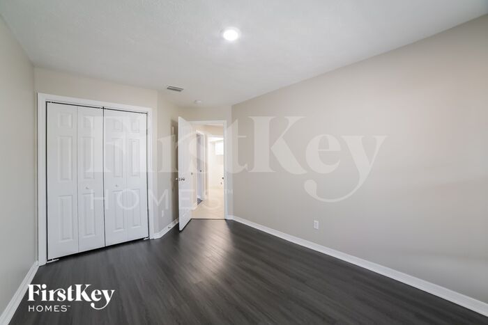 Building Photo - 9812 Cristina Dr