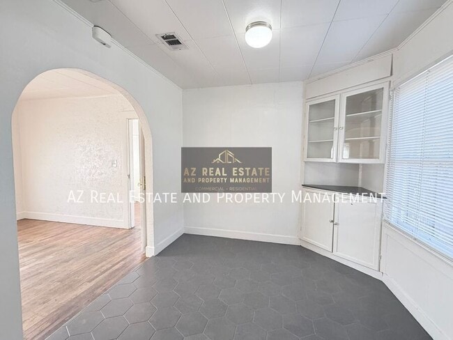 Building Photo - 3809 N 9th Pl