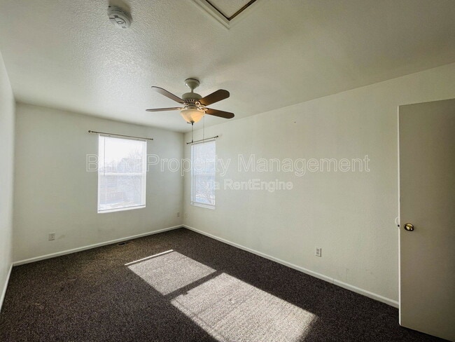 Building Photo - 1217 Bluejay Ave