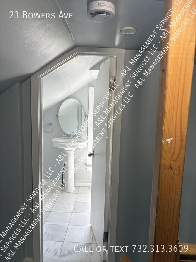 Building Photo - 23 Bowers Ave