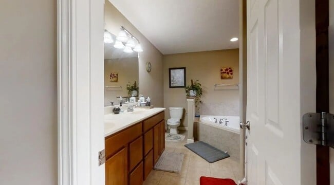 Building Photo - 206 Gentian St