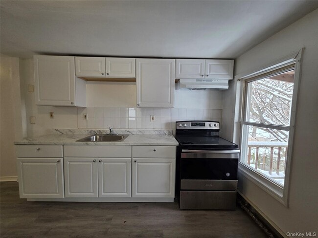 Building Photo - 190 Winnikee Ave