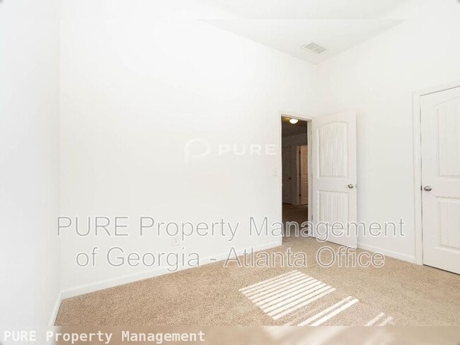 Building Photo - 840 Pine Arbor Ln