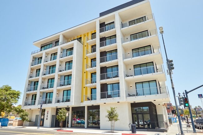 Building Photo - The Leo