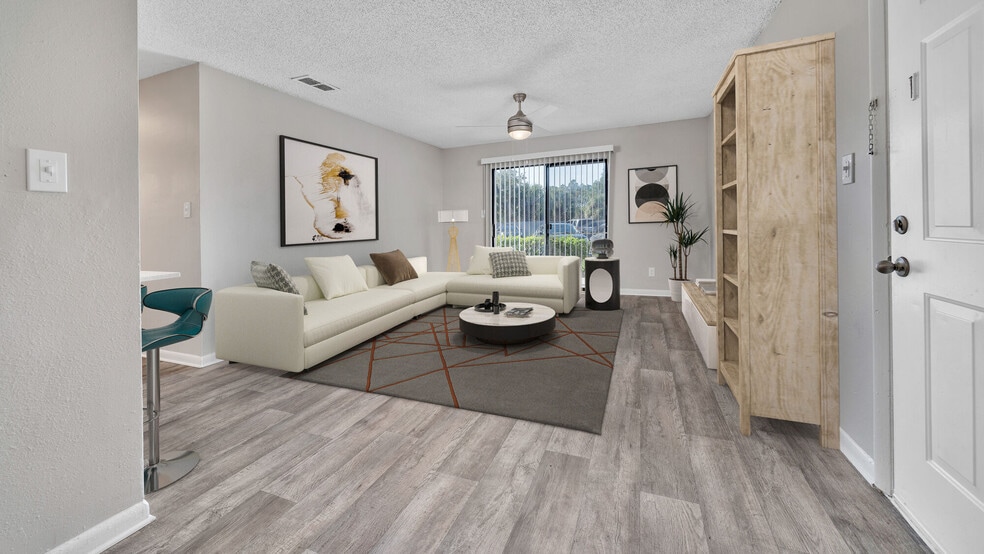 Primary Photo - Isles at East Millenia