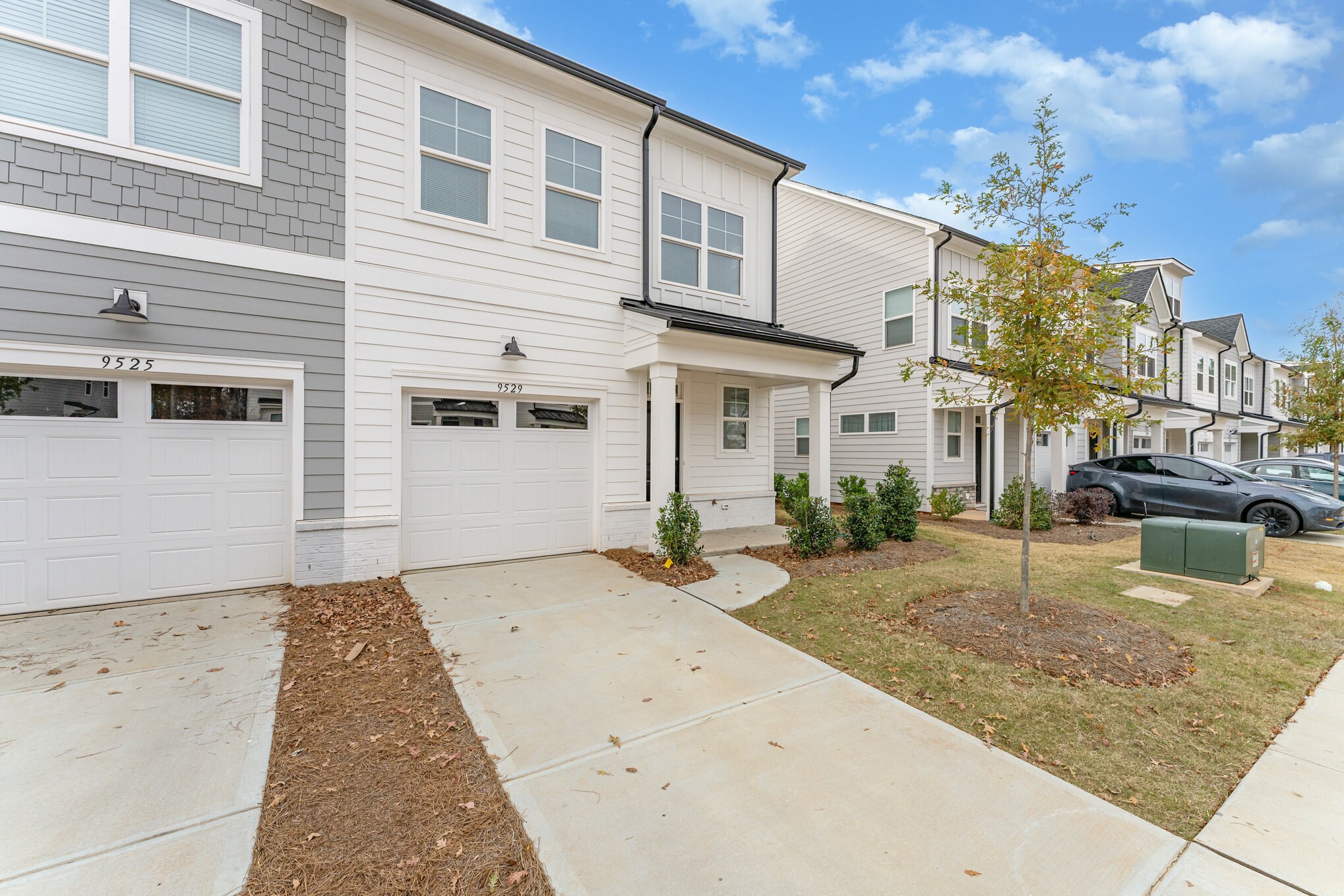 Building Photo - 9529 Munsing Dr